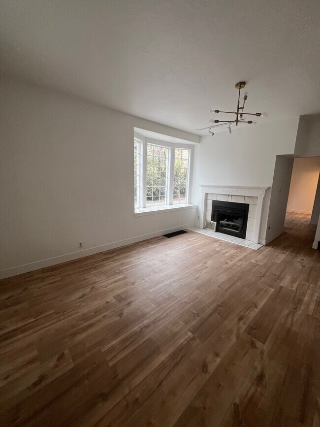 Building Photo - 948 E 400 S
