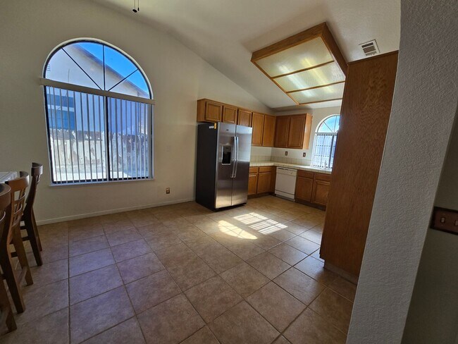 Foto del edificio - 4349 E Ave Q-12