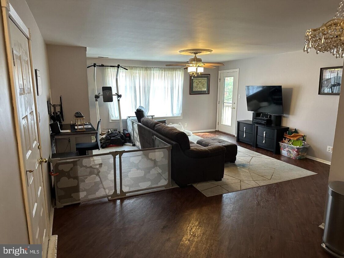 Foto del edificio - 2612B Auburn Ct