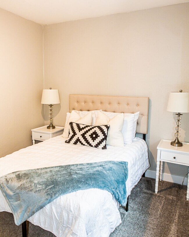 Foto del edificio - Cozy 2-Bedroom Home Near Sacred Heart, Shriners, and Deaconess