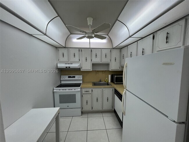 Building Photo - 920 NE 169th St