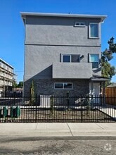 Building Photo - 228 W Pearl Ave