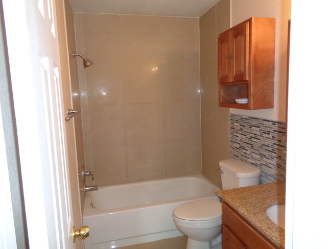 Building Photo - 7820-7820 Jasmine Dr