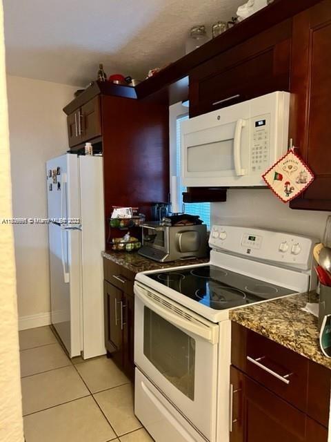 Foto del edificio - 10102 Twin Lakes Dr