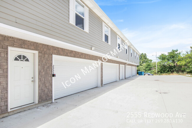 Foto del edificio - 2555 Redwood Ave