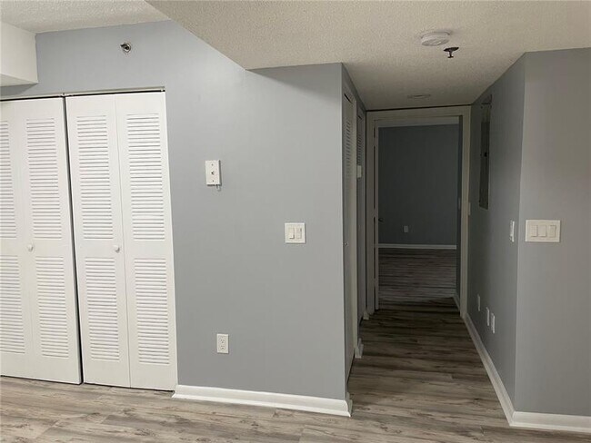 Foto del edificio - 5590 NW 61st St