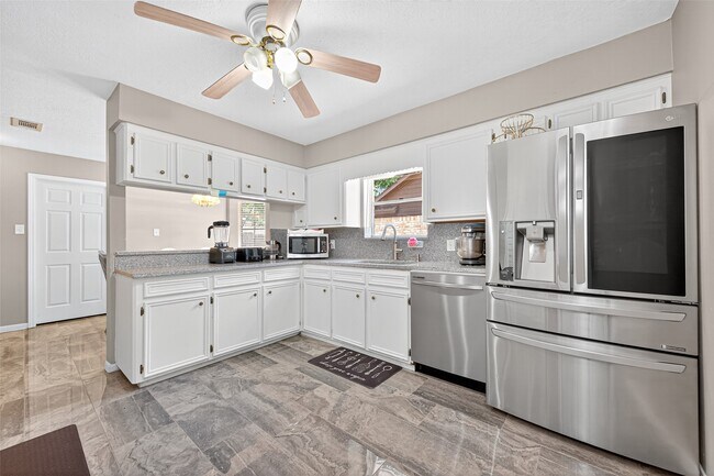 Building Photo - 25314 Lynbriar Ln