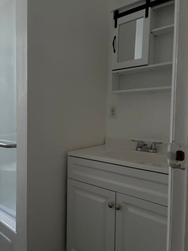 Building Photo - 13 Seidler St
