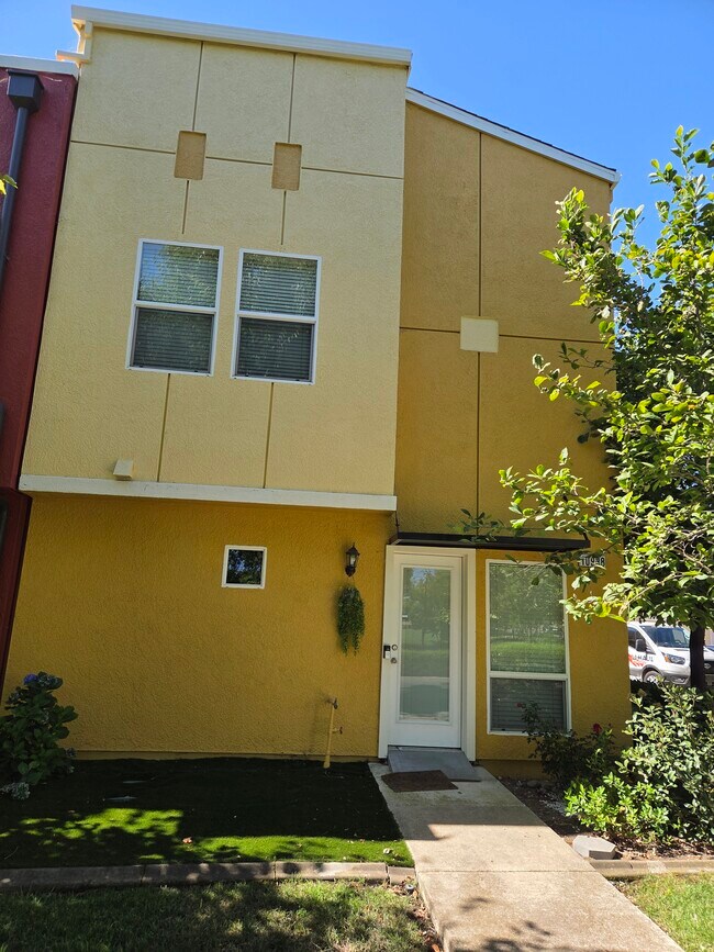 Building Photo - 10938 Tower Park Dr