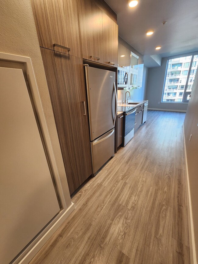 Building Photo - 888 Bellevue Apartments