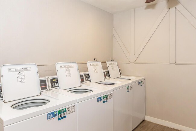 Foto del edificio - 1212 Hampshire Ln