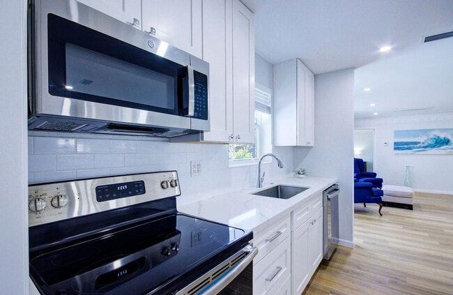 Building Photo - 1950 NE 30th St