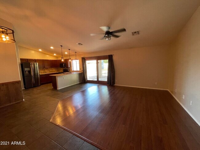 Foto del edificio - 9310 W Purdue Ave