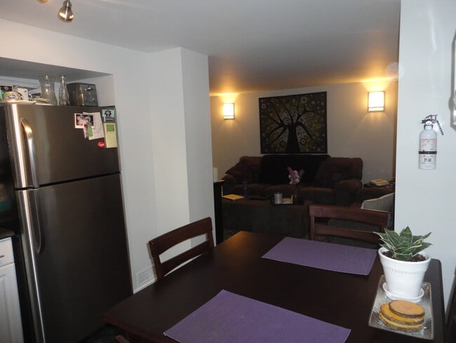 Building Photo - 264 Thaler Av
