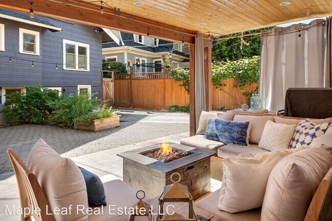 Building Photo - 6 br, 5 bath House - 1608 NE Ravenna Blvd