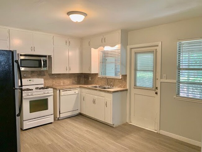 Foto del edificio - 4708 Red River St