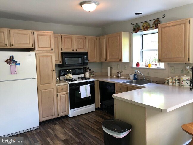 Foto del edificio - 310 Countryside Ct