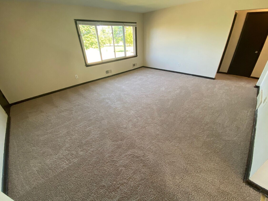 Foto principal - 5952-54 N 84th St