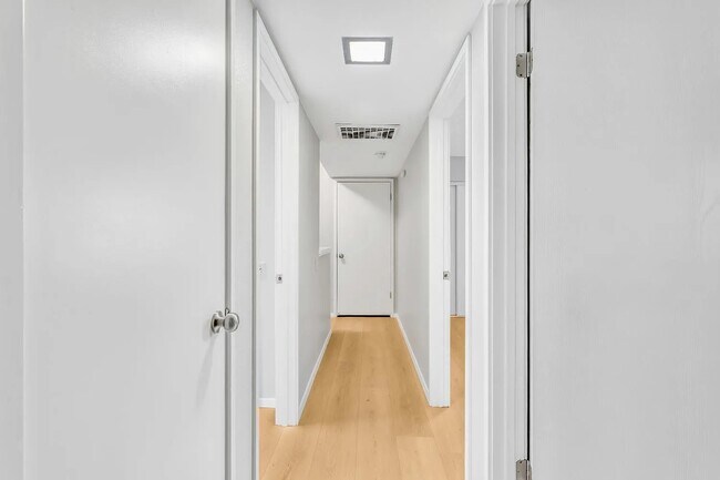 Foto del edificio - 1574 Drake Dr