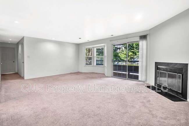 Building Photo - 302 Trinity Ct
