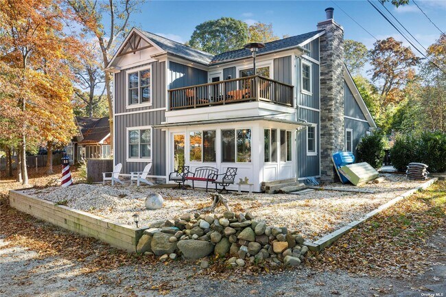 Foto del edificio - 2460 Paradise Shores Rd