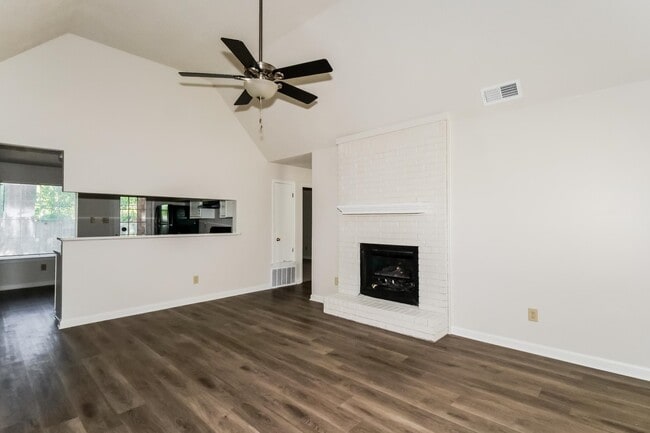 Foto del edificio - 2813 Arbor Lane Cove