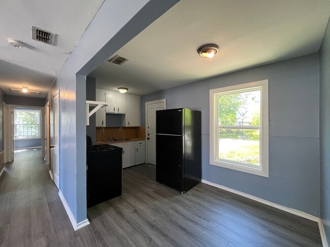 Building Photo - Three Bedroom One Bath Central A/C