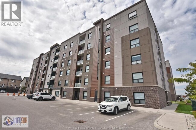 Building Photo - 728 Brownstone Dr