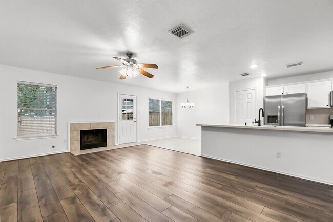 Foto del edificio - 302 Sentry Maple Pl