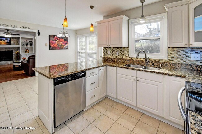 Building Photo - 1102 Blackthorn Rd