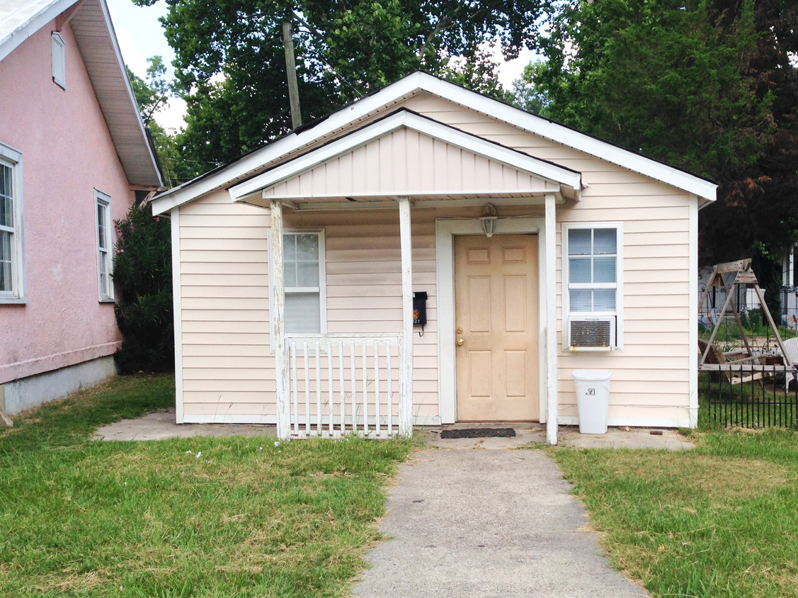 Primary Photo - 1727 Jenkins St