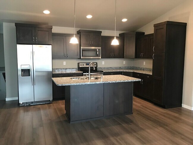 Foto del edificio - 4 Bed 3 Bath Single Family Home