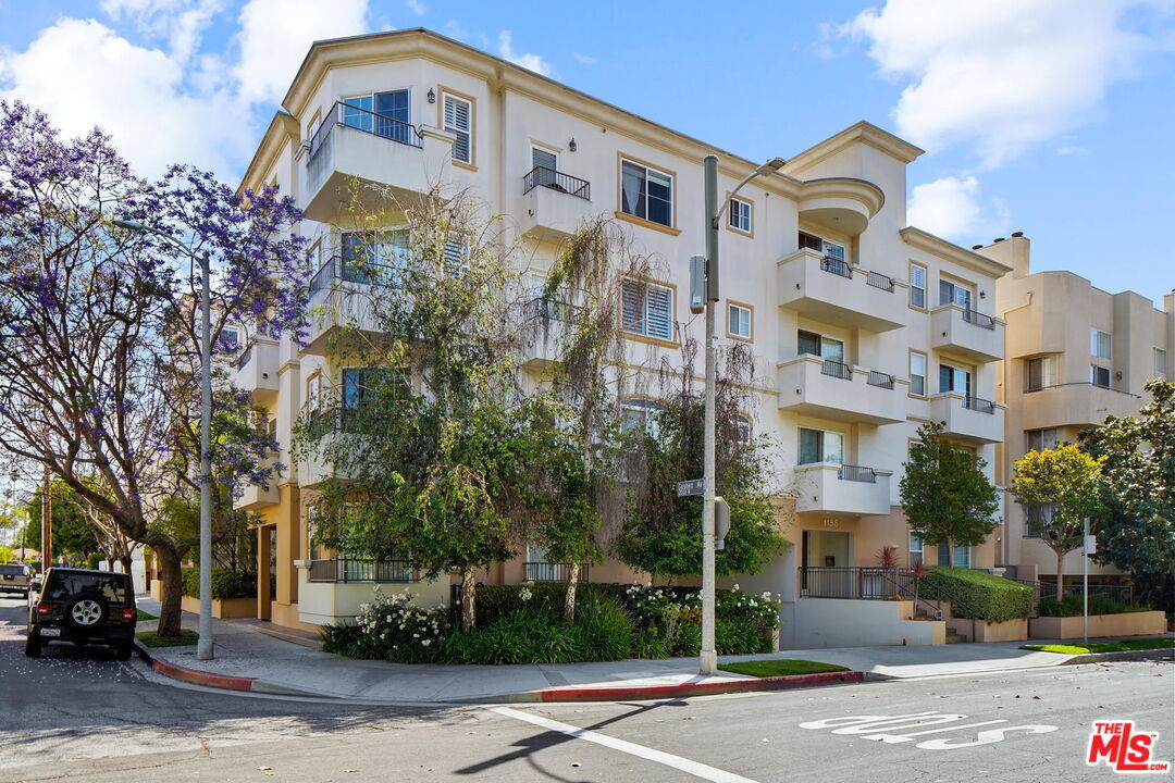 1158 Wellesley Ave Unit 103