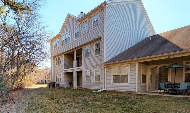 Foto del edificio - 1019 Waters Edge Dr