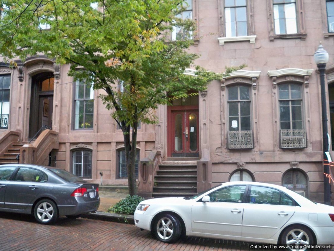 Primary Photo - 22 E Mt Vernon Pl