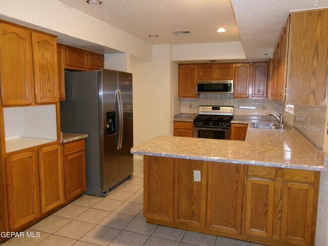 Foto del edificio - 7005 Black Ridge Dr