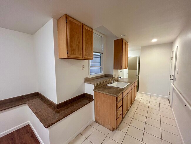 Building Photo - 1334A Broadway-