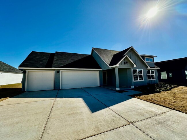 Building Photo - Newly Built 4 Bedroom Home