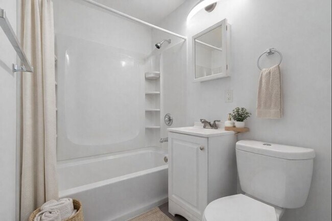 Foto del edificio - 2-Bedroom Townhouse Available Now!