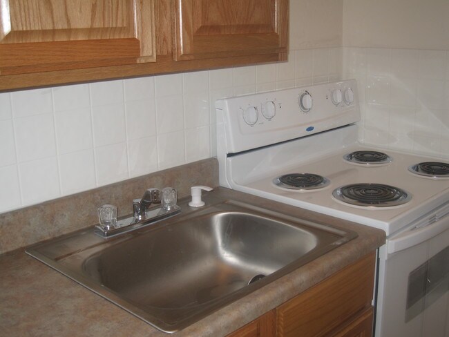 Kitchen - 101 E 8th St
