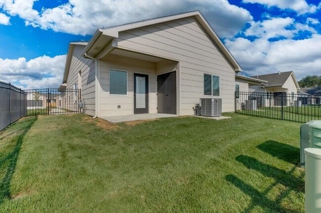 Building Photo - 4476 N Sandplum St