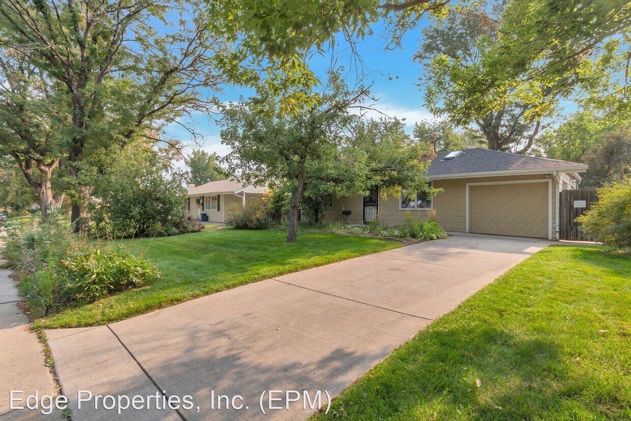 Primary Photo - 3 br, 2 bath House - 1140 South Elm Street