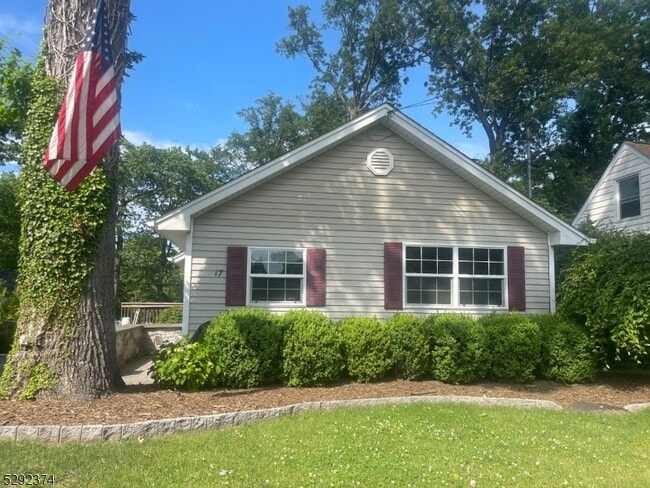 Building Photo - 17 Upper Rainbow Tr