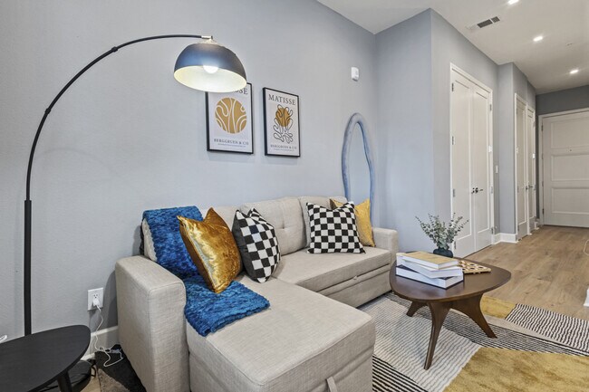 Building Photo - 1812 Hickory St