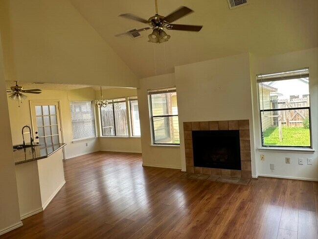 Foto del edificio - 8623 Beechcrest St
