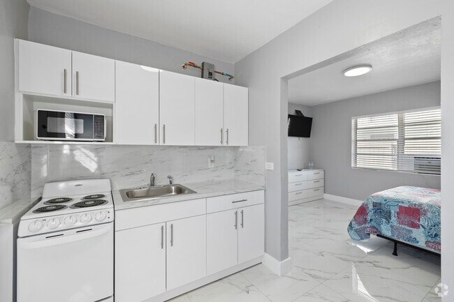 1BR, 1BA - 65 W 9th St