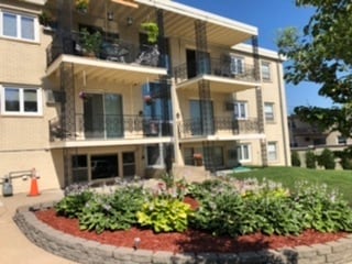 Front of bui - 1661 Western Ave N
