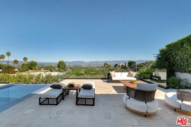 Building Photo - 3116 Elvido Dr