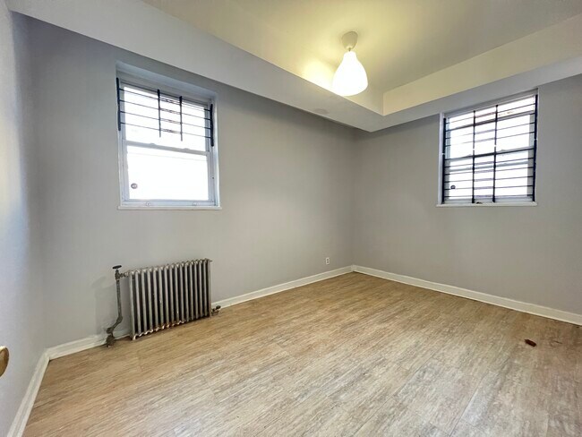 60 Crawford Ave C - 58 Crawford St