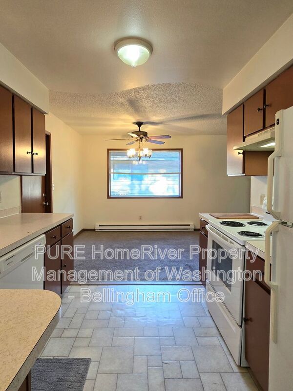 Building Photo - 2502 E Sunset Dr